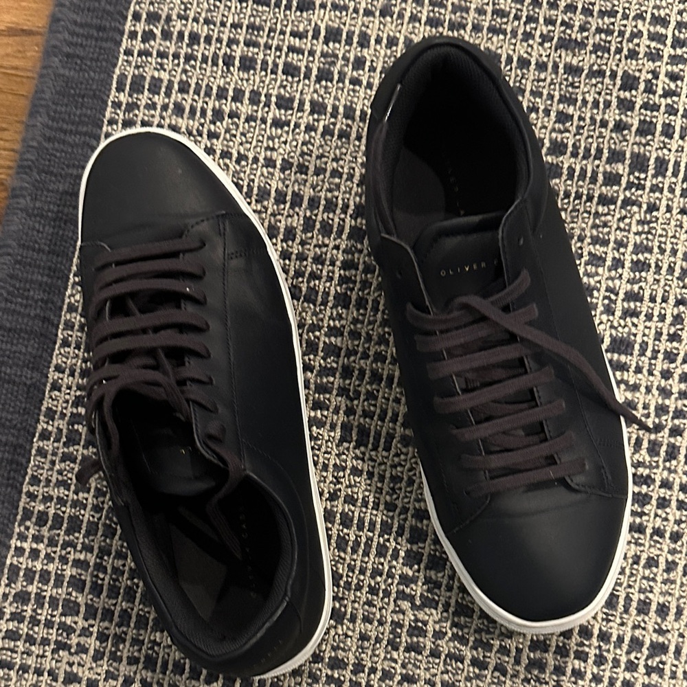 Oliver Cabell Black Low-Top Sneakers with White Sole - Picture 5 of 6